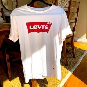 Levi’s t-shirt